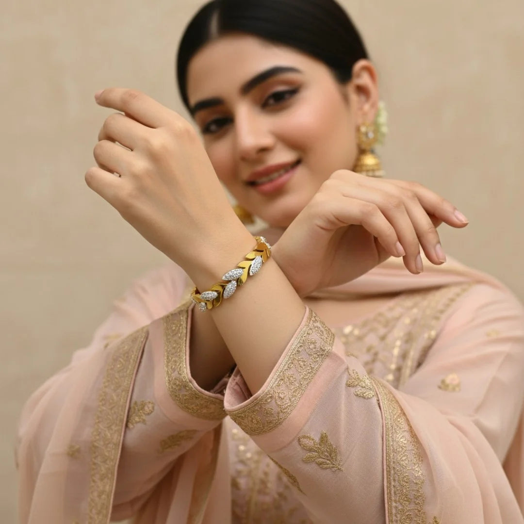 Glided Leaf | Handcuff