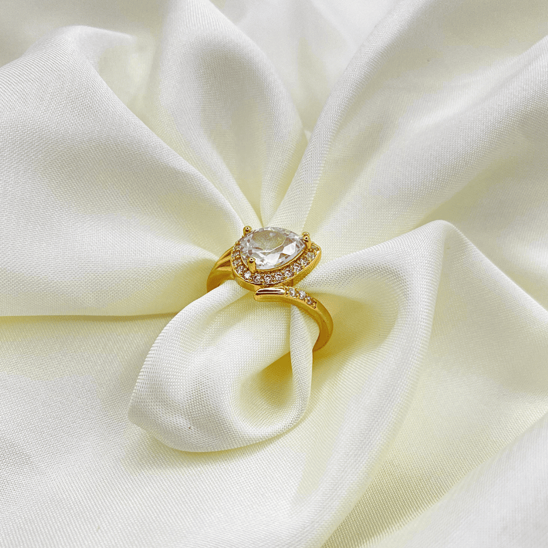 GOLDEN ABYSS STONE RING