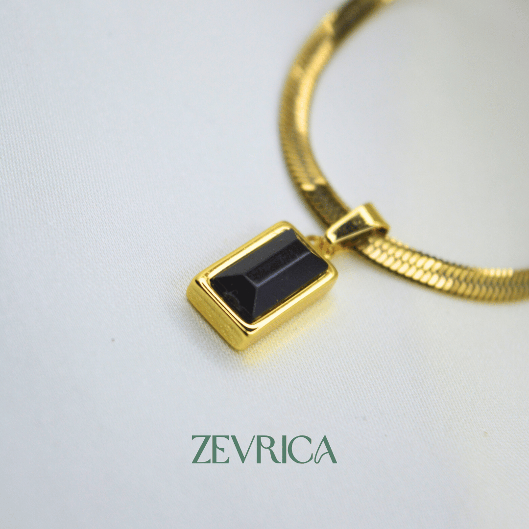 Noir Royale Pendant