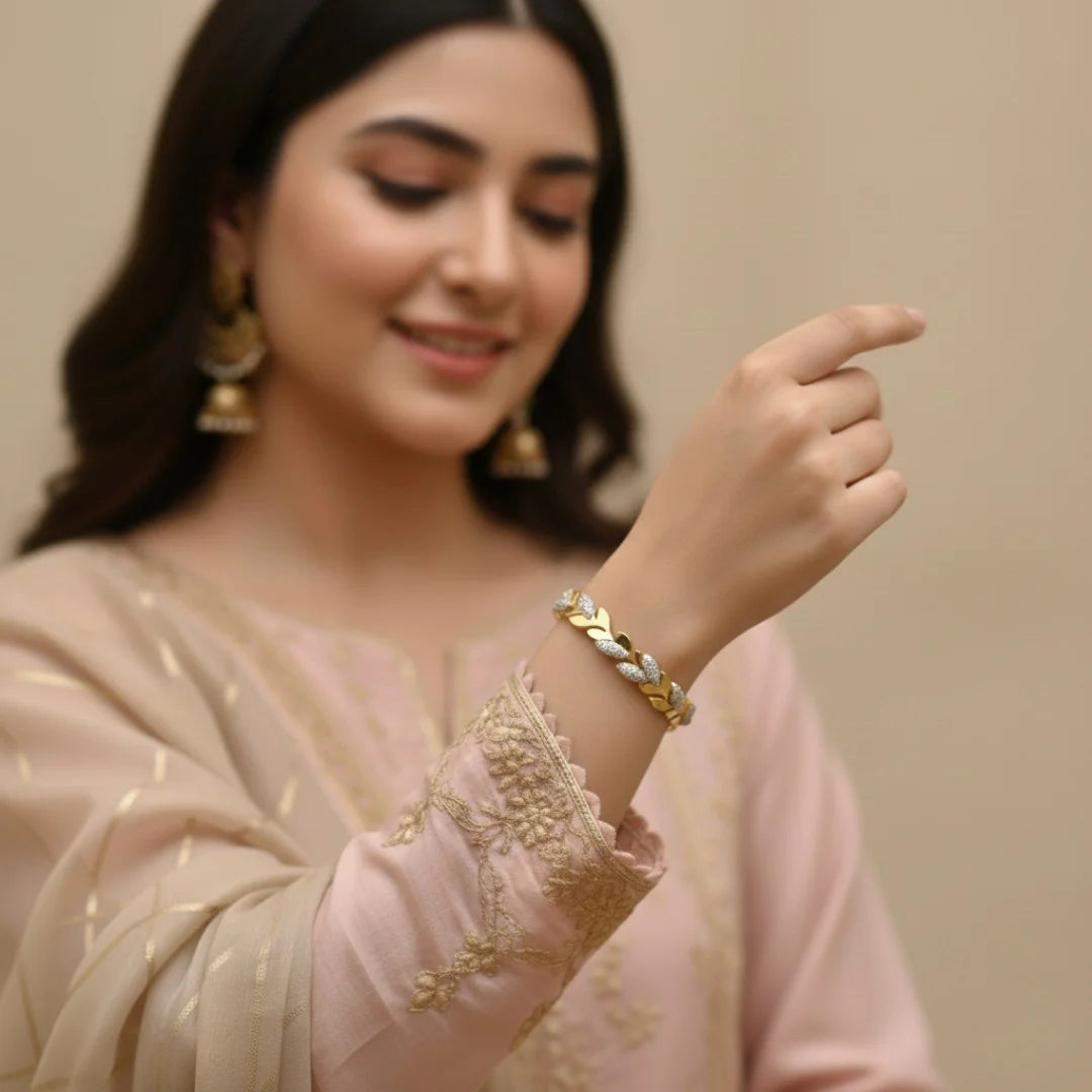 Glided Leaf | Handcuff