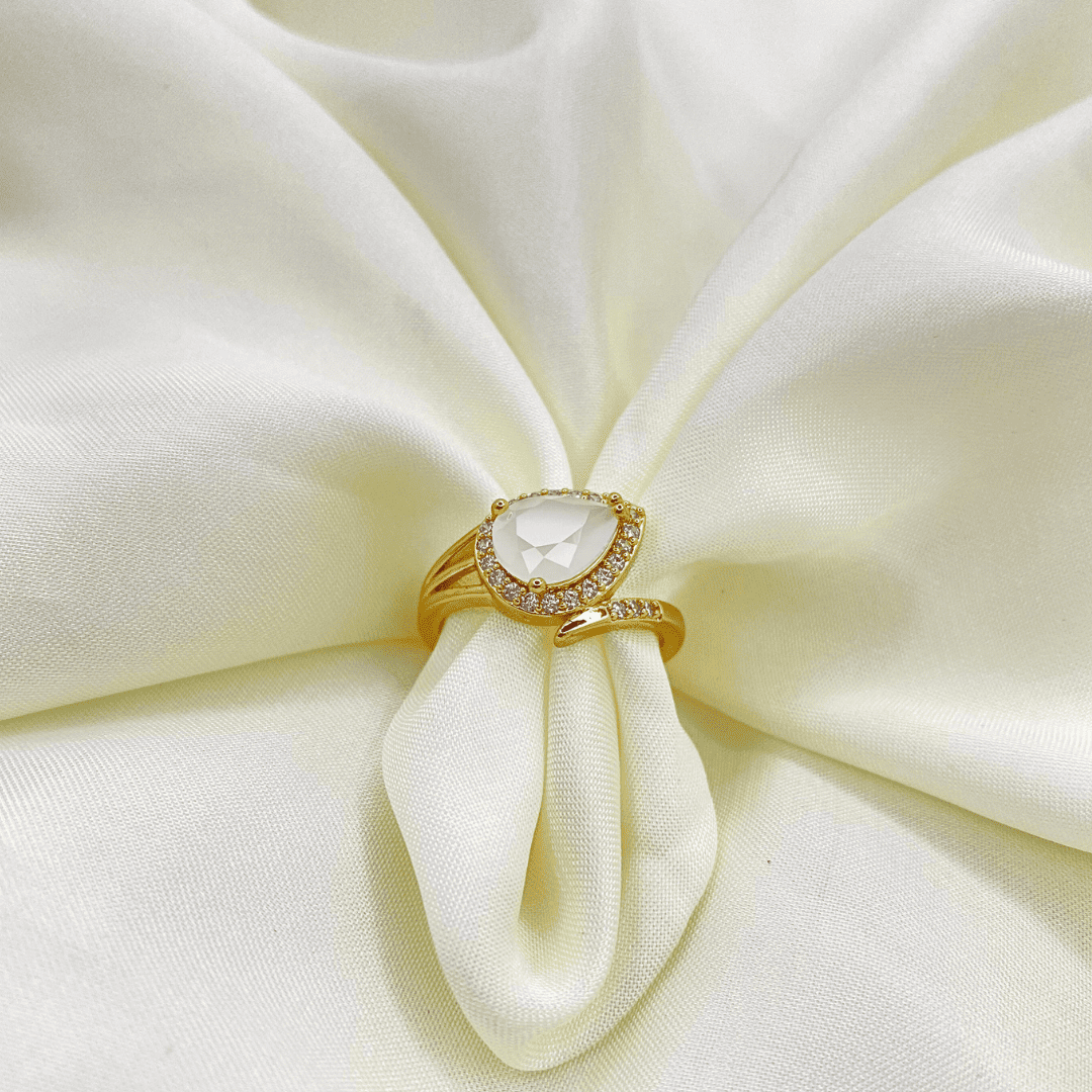 GOLDEN ABYSS STONE RING