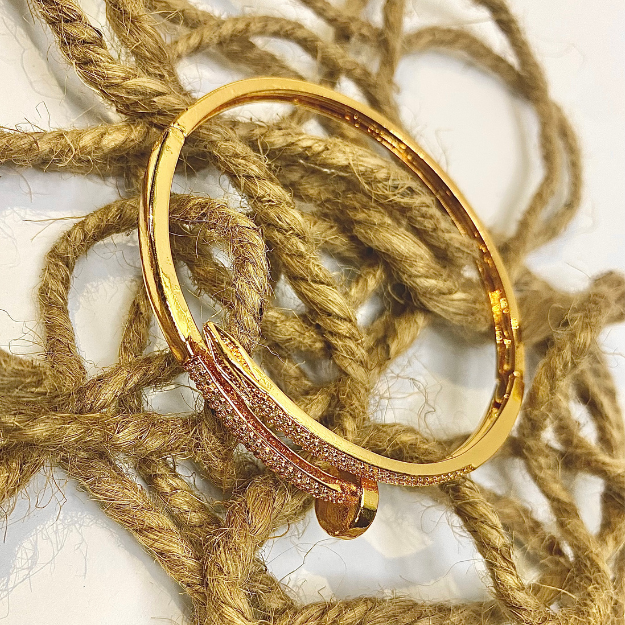 SONAVIRA GOLDEN BRACELET