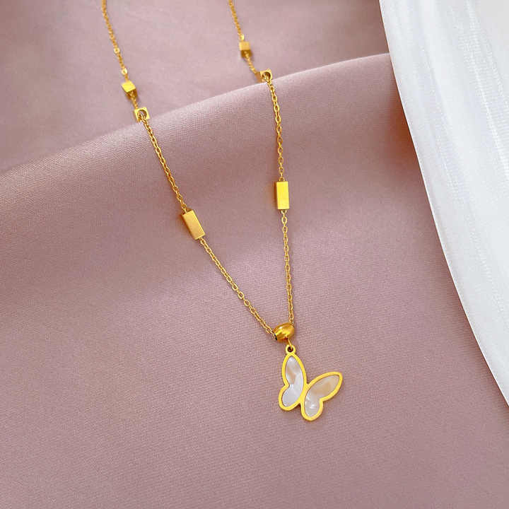 CHARMEE BUTTERFLY PENDANT