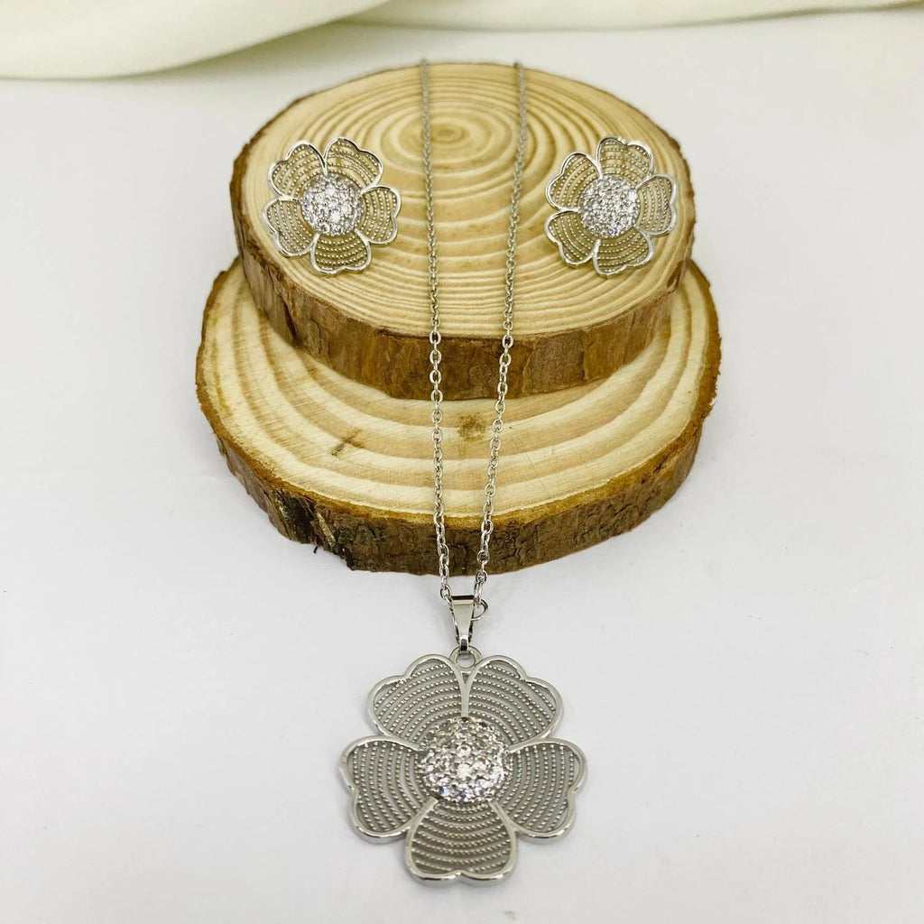 Crimson Grace Necklace set