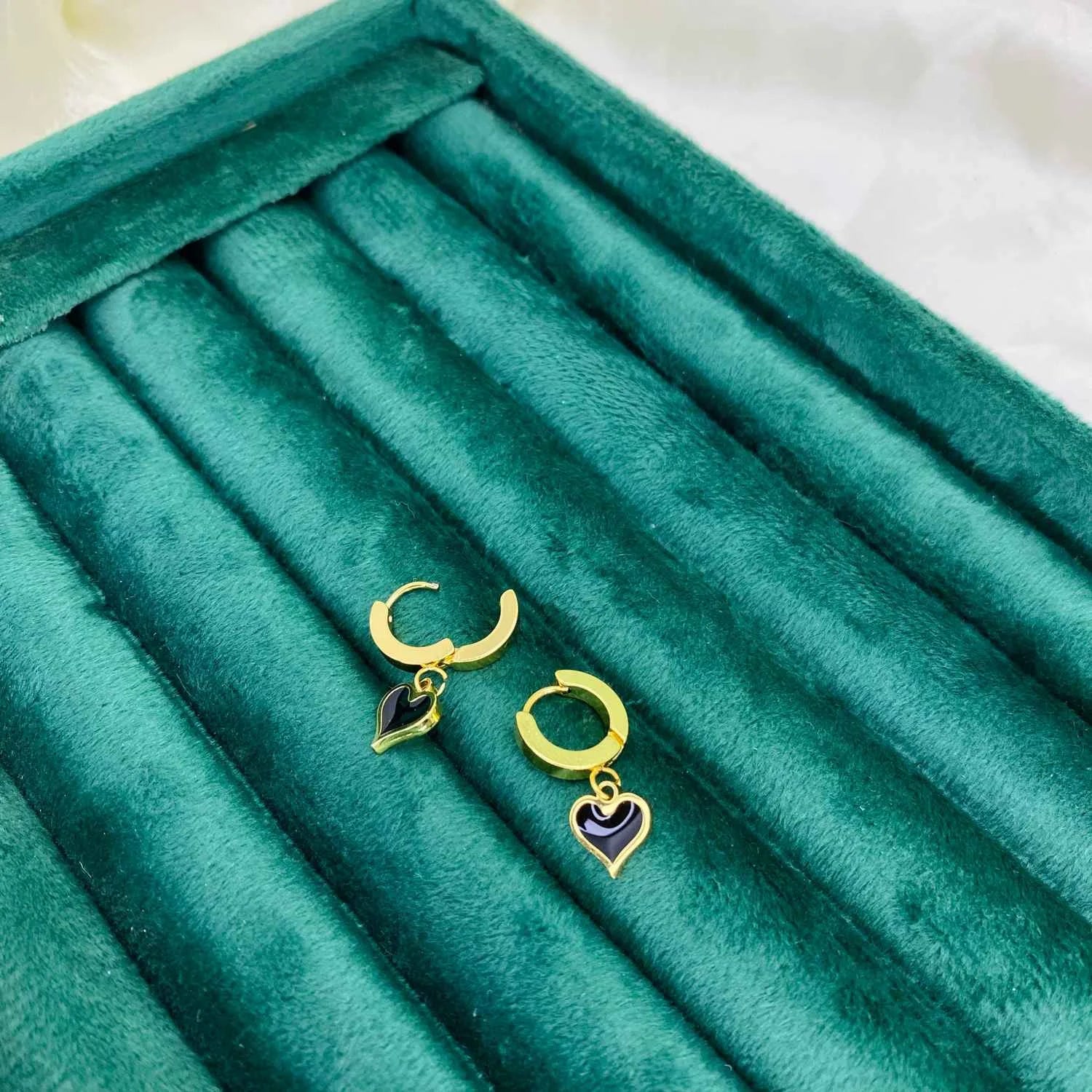 Zevrica Loveloop Earrings