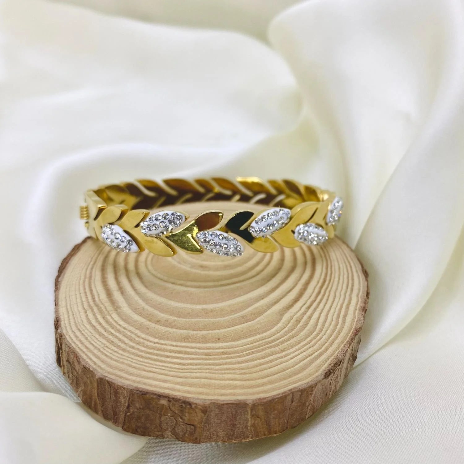 Glided Leaf | Handcuff