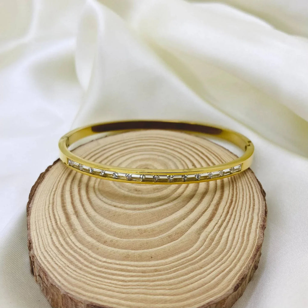Linear Prism | Handcuff